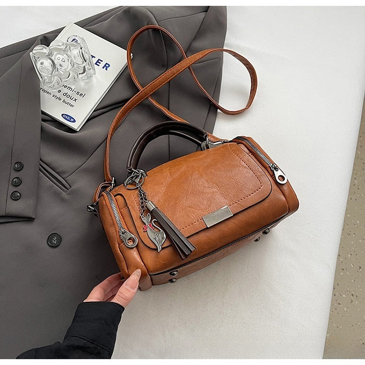 Ženska torba preko tijela s retro dizajnom resica i jednobojnim patchworkom, 2026