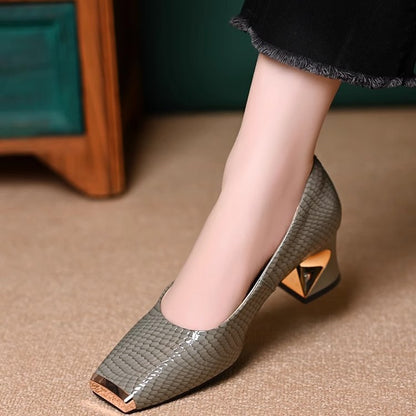 😍🥿【50% OFF】【35-42】Nove francuske cipele s debelim potpeticama i teksturom, plitkim otvorom